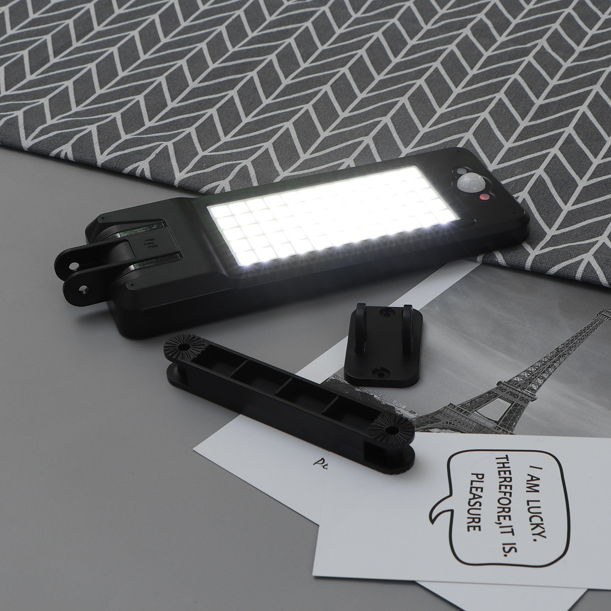 Luminária de parede com energi - Pool Light Solar Rechargeable avaliação e preço
